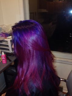 Dark Purple To Pink Ombre Hair, Dark Colourful Hair, Coloured Hair Inspiration, Colors To Dye My Hair, Purple To Red Hair, Bright Hair Dye Ideas, Hair Colors To Dye Your Hair, Red To Purple Hair, Pink And Blue Hair Ideas