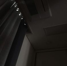 the light is shining through the blinds in the room that has no curtains on it