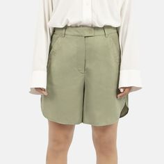 The high-waisted above-the-knee shorts with spacious leg width for style and comfort. Flaunting the layered side detail and curved edges at bottom for a playful and minimalistic look, whilst the rear side seam is left out for a cleaner look. An extended waistband and belt loops are present for optional adjustment. To complete the look, pair it with the Auckland Minimalistic Blazer. Wash at 40°C with similar colours. Do not bleach. Hang to dry. Iron at medium temperature. Do not tumble dry. Spring High-waisted Bermuda Shorts With Built-in Shorts, Modern Bottoms With Built-in Shorts, Daywear Bottoms With Built-in Shorts, Solid Knee-length Shorts For Spring, Wide Leg Shorts With Built-in Shorts, Modern Bottoms With Built-in Shorts For Spring, Knee-length Shorts For Spring, Spring Solid Color Wide Leg Shorts, Chic Knee-length Bermuda Shorts For Summer