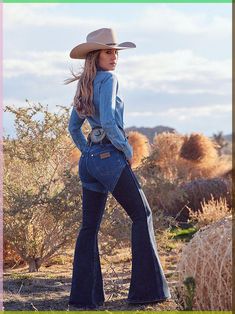 Tiktok Makeup Transformation Western Outfits Women Fancy, Denim And Bling Outfits, Western Bell Bottom Outfit, 70s Western Fashion, Western Fashion For Women, Western Cowgirl Outfits, Western Barbie, Western Chaps, Chaps Jeans