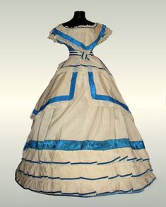 Gods and Foolish Grandeur: Style at its greatest circumference - the crinoline of the 1860s 1869 Fashion, Antique Clothing, White Gowns