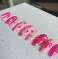 Almond French Tip Nails Barbie Nails Medium, Pink Nail Art Barbie, Barbie Acrylic Nails Style, Barbie Biab Nails, Barbie Nails Inspo Short, Cute Barbie Pink Nails, Barbie Nail Inspired, Barbie Logo Nails, Barbie Nails Inspiration