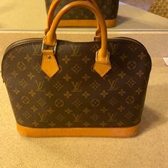 Alma Louis Vuitton, Louis Vuitton Mm, Louis Vuitton Top, Louis Vuitton Handbag, White Tote Bag, White Tote, Lv Monogram, Monogram Bag, Michael Kors Wallet