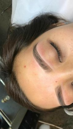 Sobrancelhas perfeitas / sobrancelhas em dia / designer de sobrancelhas / sobrancelhas já / sobrancelhas / realce seu olhar Eyebrow Tinting Diy, Long Eyebrows, Eyebrows Goals, Permanent Makeup Eyebrows, Eyebrows On Fleek, Eyebrow Tinting, Natural Eyebrows