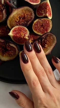 Fall/winter Nails Almond, Fall Nail Short Almond, Fall Acrylic Square Nails, Brown Nails On Pale Skin, Fall Nails Olive Skin, Fall Round Acrylic Nails, Fall Gel Extension Nails, November Nail Inspiration, Deep Wine Red Nails