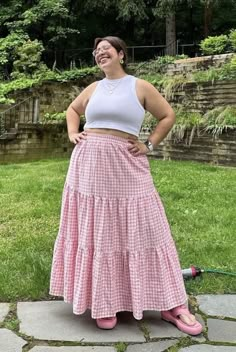 Pink Gingham Skirt Outfit, Gingham Skirt Outfit Summer, Pink Gingham Skirt, Long Skirt Outfit Plus Size, Funk Outfit, Gingham Skirt Outfit, Curvy Fashion Summer, Gingham Outfit, Plus Size Baddie Outfits