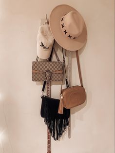 Vintage Cowgirl Aesthetic Bedroom, Cowgirl Hat Hanging On Wall, Cowboy Hat Mirror Hanger, Western Purse Hanger, Usc Dorm, Weatern Hat Rack, Bedrooms Decor, Coastal Cowgirl