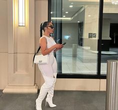 White Thigh High Boots Outfit, Jayda Wayda White Outfit, Trendy White Thigh High Boots, Jayda Wayda Moon Boots, Luxury White Knee-high Boots For Fall, Luxury Fitted White Knee-high Boots, Jayda Wayda Outfit, Bad And Boujee Outfits, Outfit Botas