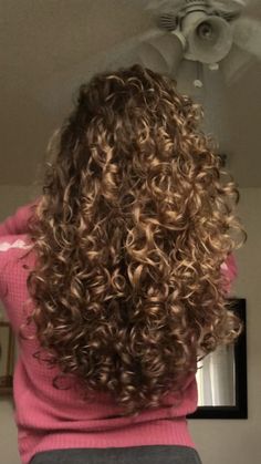 Lighter Brown Curly Hair, Curly Hair Color 2023, Layered Curly Hair Face Framing Layers Curly Hair, Curly Hair Cuts With Layers Long, Sunkissed Hair Brunette Curly, Brown Balayage On Curly Hair, Brown Hair Highlights Curly, Curly Highlights Caramel, Light Brown Hair With Highlights Curly