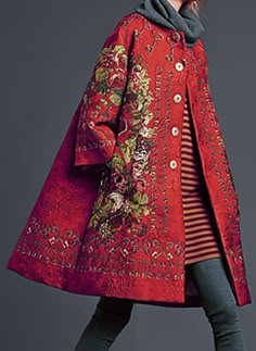 Red Coat, Moda Vintage, Looks Style, Mode Inspiration, Look Fashion, Beautiful Outfits, Women Collection, Coats For Women, Winter Fashion