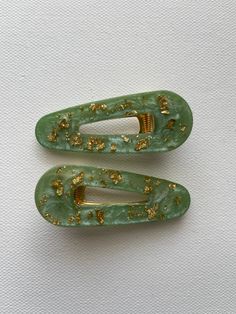 Simple green and gold hair clip. Set of two. (Rectangular shape coming soon!) Green Hair Clips Aesthetic, Green Accessories Aesthetic, Enhypen Hogwarts, Green Hairpiece, Sage Green Accessories, Green Hair Clips, Green Hair Accessories, Shuffle Cutouts, Hair Clips Aesthetic