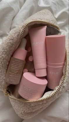 SKINCARE ELEVATED: Kylie Cosmetics Skin Care - Unveil the secret to radiant beauty with formulations crafted to nurture and enhance your natural glow. Embrace a skincare ritual that speaks to the essence of Kylie's commitment to self-love and confidence. ✨💖 #KylieCosmetics #SkinCareEssentials Kylie Makeup, Pink Lifestyle, Clean Girl Aesthetic, Cosmetic Skin Care, Signature Look, Skincare Set