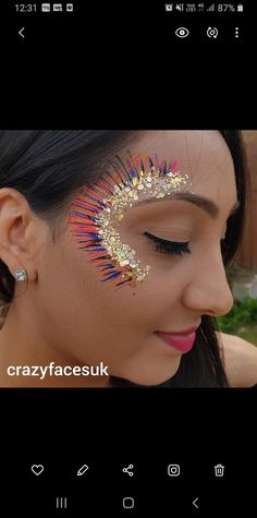 Edm Makeup Ideas Glitter, Face Paint With Glitter, Festival Face Makeup, Glitter Face Ideas, Cheer Glitter Face, Festival Face Paint Glitter, Disco Face Paint, Faschings Make Up, Festival Face Paint Ideas