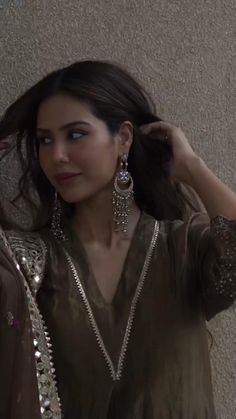 Ethenic Wears Pose, Poses For Women In Suit, Diwali Suit Ideas, Punjabi Dress Poses, Suit Design For Diwali, Photoshoot Ideas Indian Wear, Diwali Outfits For Women 2024, Brown Suits Women's Indian, Photoshoot Ideas In Traditional Wear