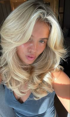 Cabello Afro Natural, Pelo Afro, Blonde Hair Inspiration, Blowout Hair, Blonde Hair Looks, Long Blonde, Hair Rollers, Long Blonde Hair, Hair Inspo Color