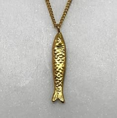 Cool Pendants Necklaces, Fish Charm Necklace, Gold Fish Necklace, Fish Fashion, Pisces Necklace, Fish Jewelry, Tiny Pendant, Fish Necklace, Gold Pendants