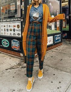 Masculine Inspired Outfits, Yellow Checkered Pants Outfit, New York Spring Fashion Street, Unique Women Outfits, Radio Host Outfit, Art Teacher Clothes Aesthetic, Hungarian Fashion Modern, Relaxed Womens Outfits, Funky Grandma Style