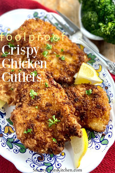 Chicken cutlets on decorative serving platter with lemon wedges. Chicken Pan Fried, Best Crispy Chicken, Crispy Chicken Cutlets, Baked Chicken Cutlets, Cutlet Recipes, Fried Chicken Cutlets, Chicken Cutlet Recipes, Easy Chicken Recipe, Chicken Cutlet