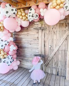 Cow Birthday Balloons, Her First Rodeo Birthday, Boho Cowgirl Birthday Party, Baby First Rodeo Party, Cow 2nd Birthday Party Girl, First Birthday Cowgirl Theme, Girls Rodeo Birthday Party, Baby Girl First Rodeo Birthday, Girl Rodeo Birthday Party