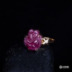 Mẫu Nhẫn hồ ly ôm hoa mẫu đơn ruby đỏ với ý nghĩa về tình duyên, hạnh phúc với các mối quan hệ xung quanh kết hợp với hoa mẫu đơn đầy quyến rũ #liugems #rings #phongthuy #ruby #holy #fox #hoamaudon #peonyflower