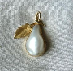 18ct Gold Blister Pearl Pear Pendant + Pear Jewelry, Pear Pendant, Magical Jewelry, Flower Jewellery, Cute Jewelry