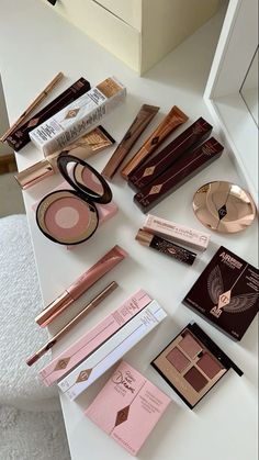 charlotte tilbury خواتم خطوبة, Charlotte Tilbury Makeup, Smink Inspiration, Fancy Makeup, Makeup Needs, Makeup Obsession, Pink Makeup, Luxury Makeup