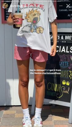 Casual Roadtrip Outfit, Book Fair Outfit Ideas, Wifey Aesthetic Outfit, Linen Shorts Street Style, Halifax Aesthetic Outfits, Summer Fit Casual, Pink Gingham Shorts Outfit, Summer Fits For Mid Size Women, Summer Aesthetic Outfit Women