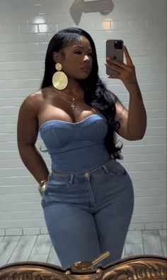 Outside Concert Outfit Hip Hop, Black Women Outfits Plus Size, Girl Night Out Outfit Black Women, Jean Top Outfits Black Women, Curvy Girl Outfits Black Women, Baddie Date Night Outfit Black Woman, Basic Birthday Outfits, Cute Simple Birthday Outfits, Spring Outfit Black Women