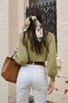 Boho Styl, Parisian Women, Ways To Wear A Scarf, French Women, Winter Trends, How To Wear Scarves, Parisian Chic, Inspired Outfits, French Inspired