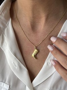 Kick up your style with our Cowboy Boot Necklace! 🤠 Get this cute jewelry made with the quality of high quality elements✨ You can go with 925K Sterling Silver with the options of Gold, Rose Gold or White Gold finish Beautiful jewelry for everyone 🤍 Details * 925K Sterling Silver → 14K Gold, Rose Gold or White Gold plated * Chain length is approximately either 18 inches / 45 cm or 22 inches / 55 cm 18 inches (16+2 in extender) / 45 cm (40+5 cm extender) & 22 inches (20+2 in extender) / 55 cm (5 Hallmarked Gold Plated Charm Necklaces, Gold Plated Hallmarked Charm Necklaces, Western Pendant, Cowboy Boot Necklace, Jewelry Western, Boot Jewelry, Handcrafted Necklace, Cow Boy, Cowboy Boot