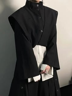 Sleeve Types And Styles, Fashion Genres, Types Of Pockets, Trench Coat Fashion, Noir Fashion, Windbreaker Fashion, Ropa Upcycling, Long Clothes, Streetwear Coat