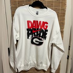 Georgia Bulldogs Unisex Large College Gildan Sweatshirt White Nwot Dawg Pride Pride Colors, Gildan Sweatshirt, Sweatshirt White, Gildan Sweatshirts, Georgia Bulldogs, White Sweatshirt, Sweat Shirt, Bulldog, Favorite Outfit