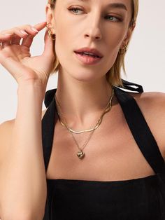 Be the first to get this adorable gold heart necklace inspired by the perfect geometry of round shapes and with a sleek, glossy texture. Puffed Heart Necklace, Necklaces Elegant, Heart Necklaces, Puffed Heart, Perfect Eyes, Solid Gold Earrings, Gold Heart Necklace, Chain Extenders, Rings Bracelets