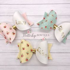 These stunning floral bows are made to order for your little love. They are created using a beautiful spring floral fabric and a white faux suede fabric. The bows are personalised in a cute heart font with gold heat transfer vinyl. The small bow measures approximately 3.5 inches and the large is 4.5 inches. The bow is Tiny Curls, Felt Hair Accessories, Clay Patterns, Unicorn Drawing, Heart Font, Personalized Bow, Unique Hair Accessories, Felt Bows