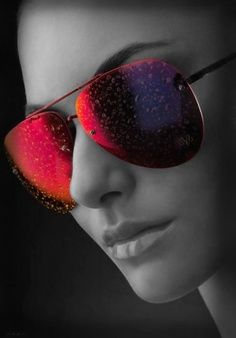 Fashion RB sunglasses for this summer ,just $14.86 Truk Ford, Color Splash Photography, Woman In Red, Splash Photography, Black Lady, Red Sunglasses, نظارات شمسية, Ray Ban Aviator