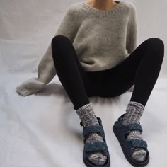 Socks And Sandals Outfit, Sock Outfits, Socks And Sandals, 가을 패션, Hiking Outfit, Style Chic, Fall Winter Outfits, Out Of Style, Autumn Winter Fashion