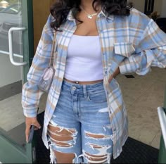 Cute Outfits With Plaid Shirts Flannels, Flannel Shirt Outfit Black Women, Flannel Outfits With Jeans, Fannels Shirts Styling, Plaid Shirt Outfit Black Women, Outfits With Plaid Shirts Flannels, Fannels Shirts Outfits Fall, Women’s Flannel Shirt Outfit, Flanel Outfit Woman