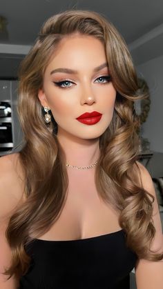 Bridal Makeup Hollywood Glamour, Hollywood Aesthetic Makeup, Classic Makeup With Red Lipstick, Red Lip Party Makeup, Old Hollywood Glam Eye Makeup, Hollywood Prom Makeup, Makeup For Red Dress Blonde Hair, Glam Bridal Makeup Red Lips, Red Lip Hollywood Glam