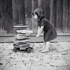 Cute little girl pulling her books with her wagon #LOVE #HAPPY #LIFE Woman Reading, Love Books, 인물 사진, Black White Photography, I Love Books, Books Reading