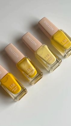 Yellow Notino Gel Effect Nail Polish  158 Feeling Good, 165 Championchic, 114 Vanilla Cream, 130 Sun Fusiom