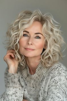 24 Best Hairstyles for Women Over 40 To Look Younger in 2024 – CreativeBooster 80 Hairstyles, Women With Curly Hair, Haircuts For Women Over 40, Haircut Tips, Cascading Curls, Trendy Bob, Medium Length Curly Hair