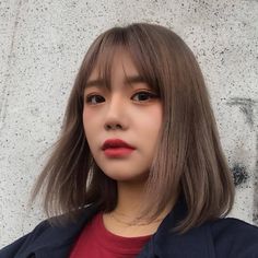 BITCH CAN GOD MAKE ME LOOK LIKE HER, PLEASE AMEN. Ulzzang Hairstyle, Pelo Ulzzang, Short Hair Korea, Hairstyle Korean, Ulzzang Hair, Hair Highlights And Lowlights, Korean Short Hair, Girl Haircuts