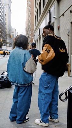 Look Hip Hop, Hip Hop Aesthetic, 1990 Style, Looks Hip Hop, Couple Fits, 90s Men, 일본 패션, 90s Fits, 90s Hiphop