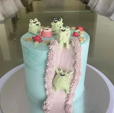 there is a cake decorated with animals on the top and bottom, sitting on a table