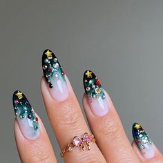 Christmas Nail Acrylic Ideas, Nails Rhinestones Design, Christmas New Years Nails, Christmas Nails With Rhinestones, Winter 2024 Nails, Cute Nails Christmas, Nail For Christmas, New Years Nails Design, New Years Nail Ideas