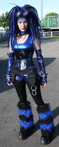 Cybergoth Clothes, Gothic Cyberpunk Outfit, Cyberdog Fashion, Blue Cybergoth, Goth Female, Goth Inspiration, Cybergoth Style