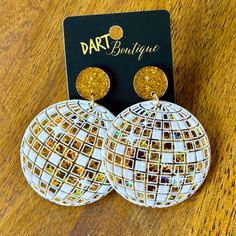 Make A Statement In These Large, Glitter Accented Gold Disco Ball Earrings. Flat (Not 3-Dimensional). Approximately 2.5" In Length. White Glitter Earrings For Party, White Glitter Party Earrings, 70s Disco Earrings, Disco Ball Earrings Clay, Disco Ball Necklace, Gold Disco Ball Earrings, Disco Ball, Glitter, Jewelry Earrings