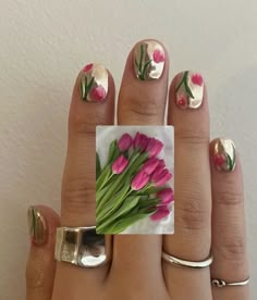 Short Nails Beach, Summer Nails July, Pink Nails Floral, Tulips Nails, Summer Short Nails, Chrome Nails Silver, Nails July, Nails Japanese, Tulip Nails