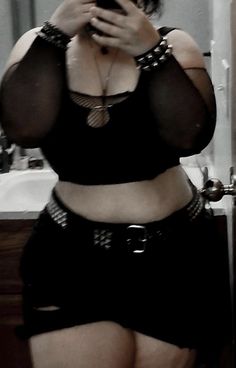 Big Goth Girlfriend, Goth Summer Outfits Plus Size, Casual Goth Outfits Plus Size, Trans Clothes, Chubby Goth Outfit, Thick Goth Outfits, Plus Size Emo, Fat Goth, Rockstar Aesthetic Outfits