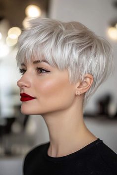 Straight Or Curly Hair, Natural Hair Haircuts, Asymmetrical Pixie Cuts, 2025 Trends, Edgy Haircuts, Pixie Haircut For Thick Hair, Bold Red Lips, Hair Inspiration Short